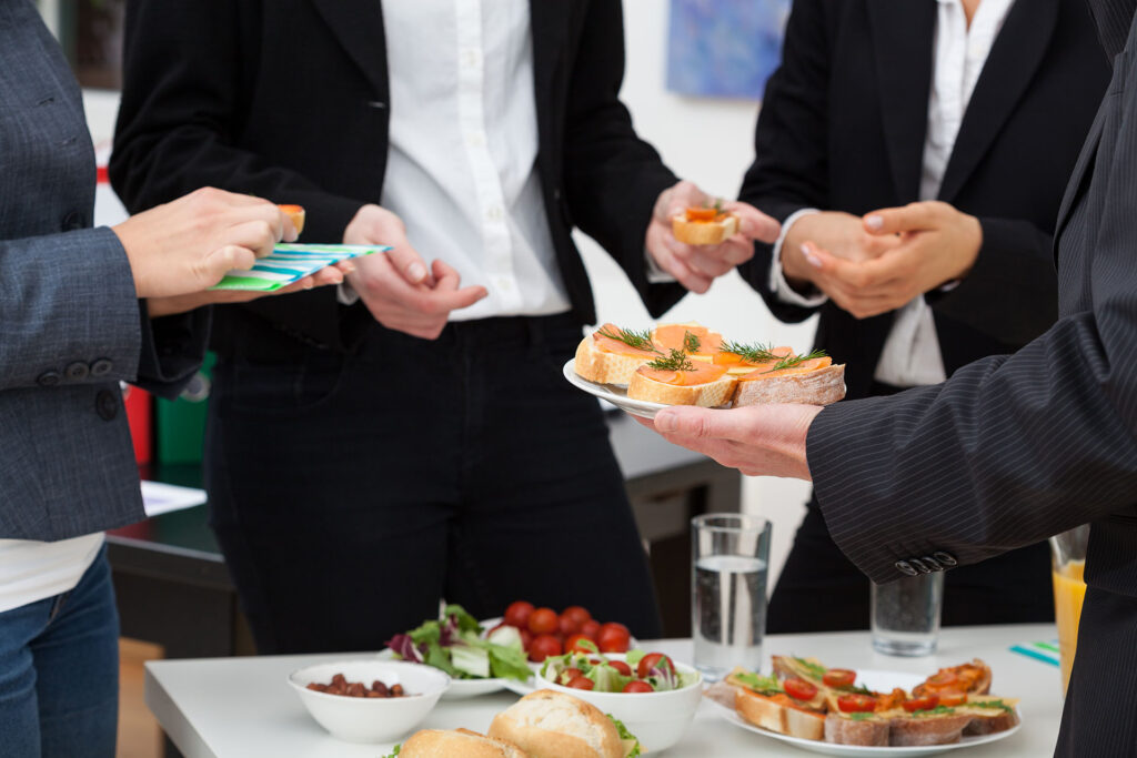 Managers,Meeting,With,Healthy,Food,In,Office